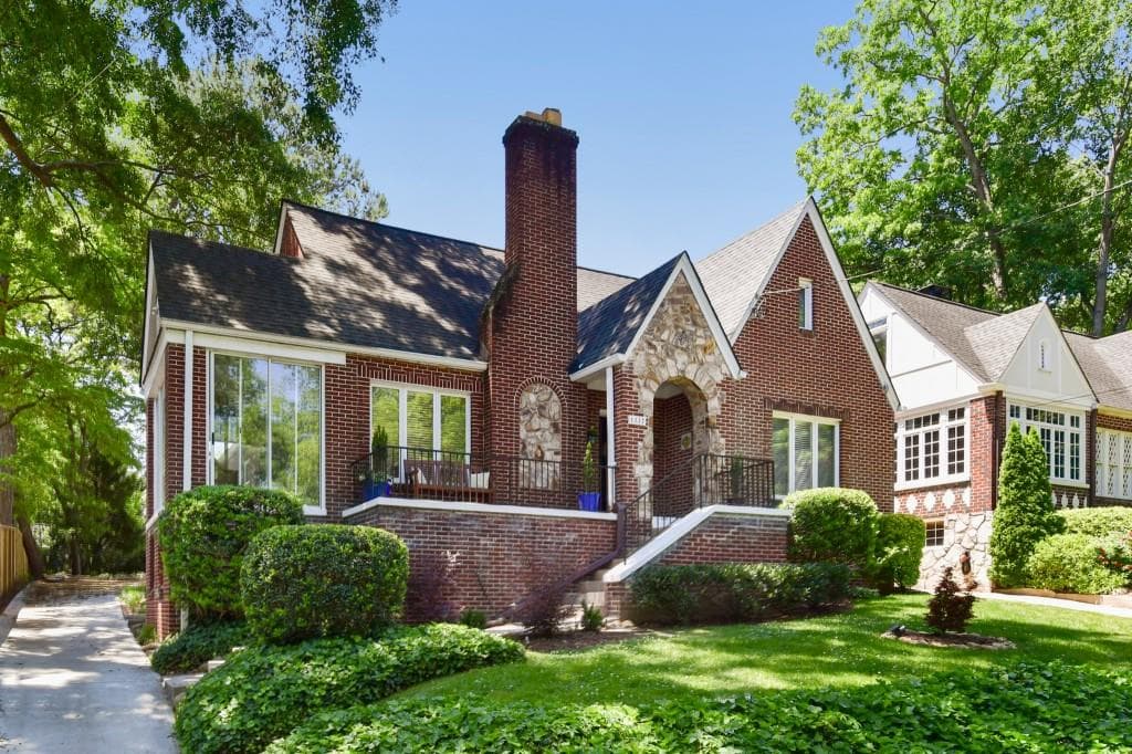 4 bedroom, 3 bathroom, 2,610 sq ft single family residence sold at 1137 Reeder Circle, Atlanta, GA 30306