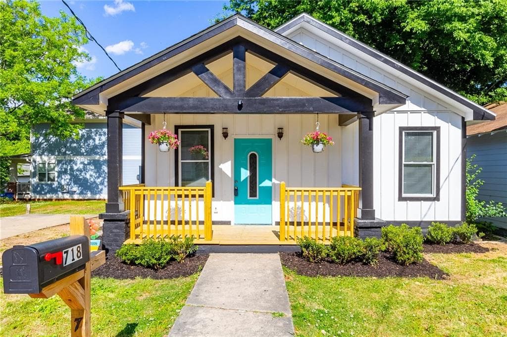 3 bedroom, 2 bathroom single family residence sold at 718 Ira Street, Atlanta, GA 30310