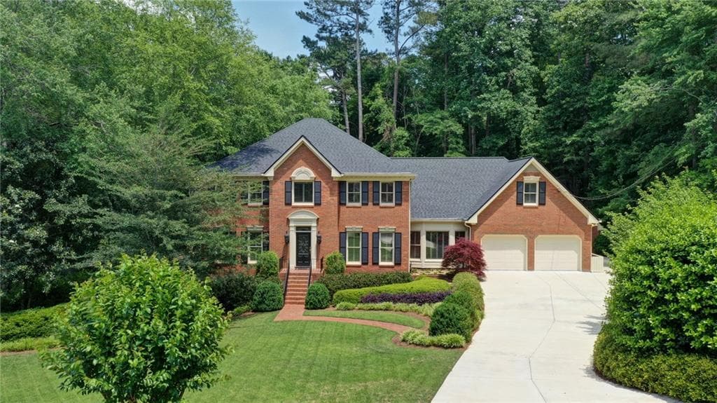 6 bedroom, 4 bathroom, 4,905 sq ft single family residence sold at 935 Ivy Falls Drive, Sandy Springs, GA 30328