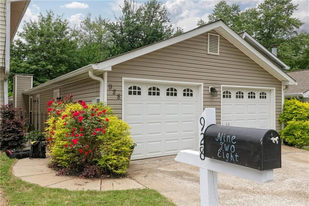2 bedroom, 2 bathroom, 1,272 sq ft single family residence sold at 928 Bobcat Court, Marietta, GA 30067