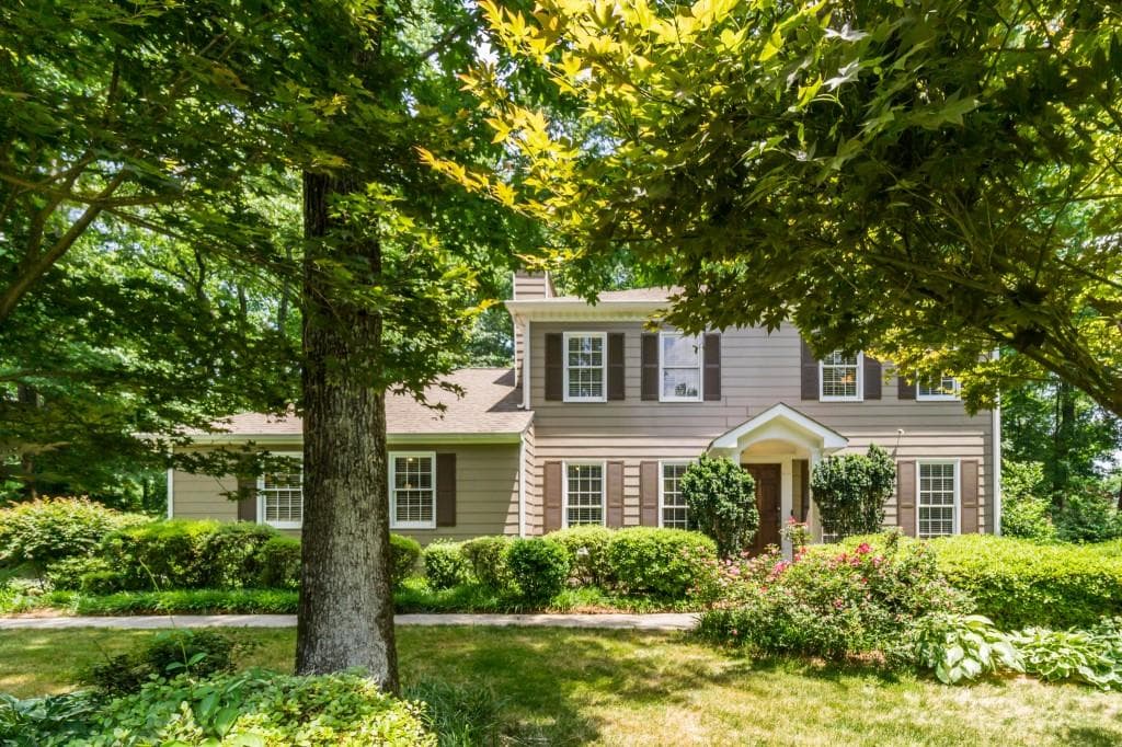 3 bedroom, 3 bathroom, 1,946 sq ft single family residence sold at 3859 W Clinton Court, Marietta, GA 30062