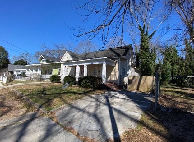 8 bedroom, 4 bathroom, 2,700 sq ft single family residence sold at 1041 Lawton Avenue, Atlanta, GA 30310