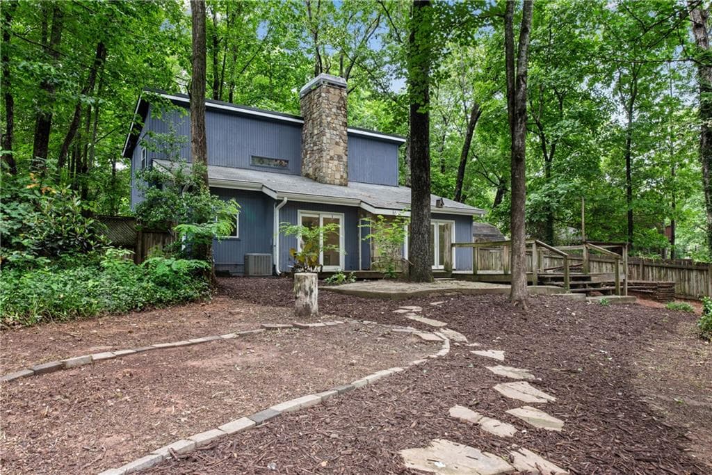 150 W Lake Drive, Roswell, GA 30075 — most recent listing photo