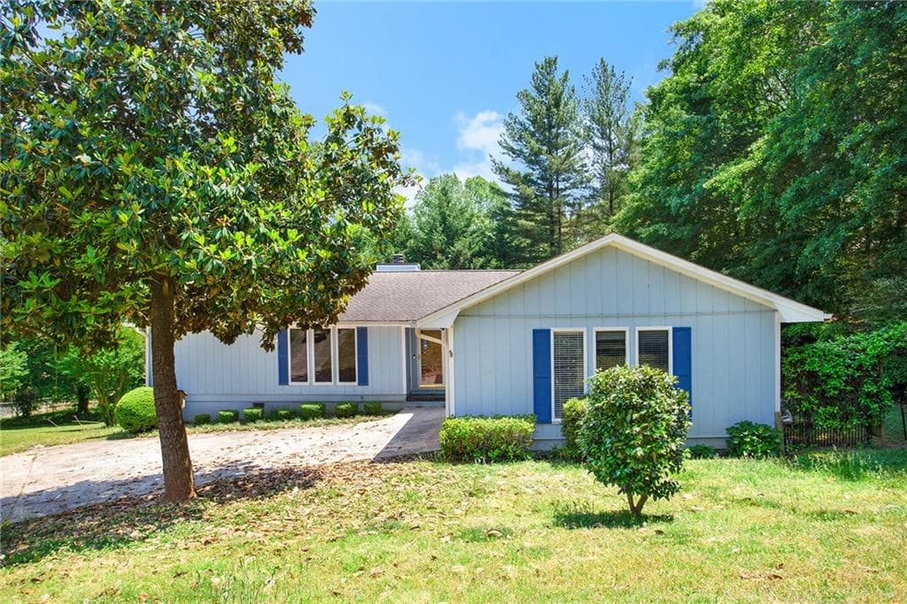 3 bedroom, 2 bathroom, 1,322 sq ft single family residence sold at 3337 Montgomery Drive, Gainesville, GA 30504