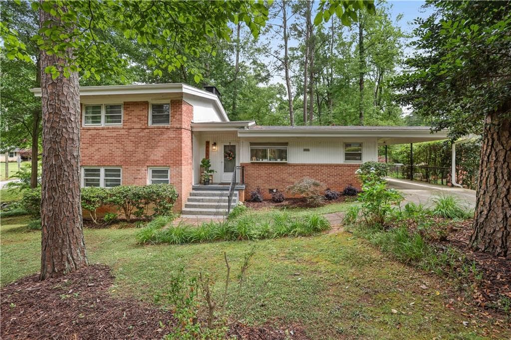 3 bedroom, 3 bathroom, 1,800 sq ft single family residence sold at 2615 Tanglewood Road, Decatur, GA 30033