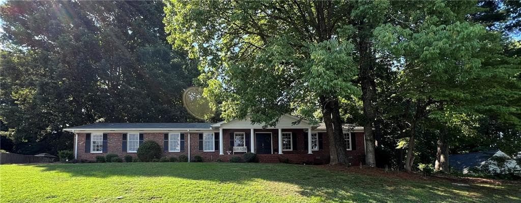 3 bedroom, 2 bathroom, 2,090 sq ft single family residence sold at 2121 Elysian Circle, Gainesville, GA 30501
