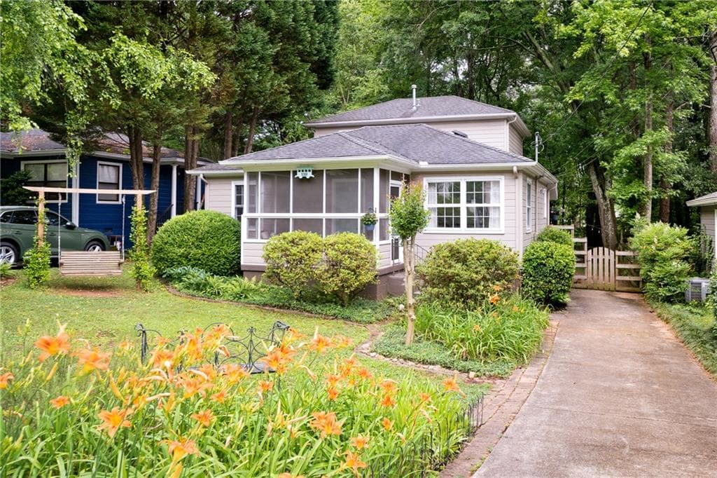 4 bedroom, 2 bathroom, 1,813 sq ft single family residence sold at 1099 Napier Street, Atlanta, GA 30316