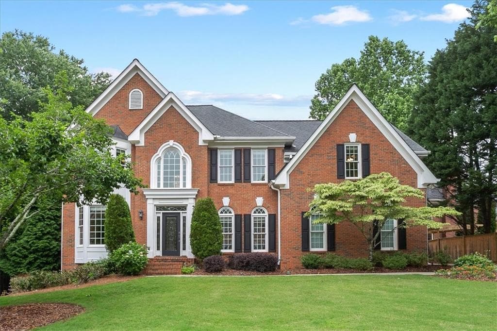 6 bedroom, 4 bathroom, 4,534 sq ft single family residence sold at 10825 Carrara Cove, Alpharetta, GA 30022