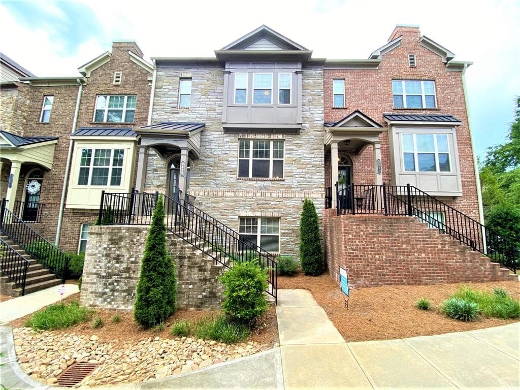 4 bedroom, 4 bathroom, 2,536 sq ft townhouse sold at 2627 Vintage Drive, Alpharetta, GA 30009