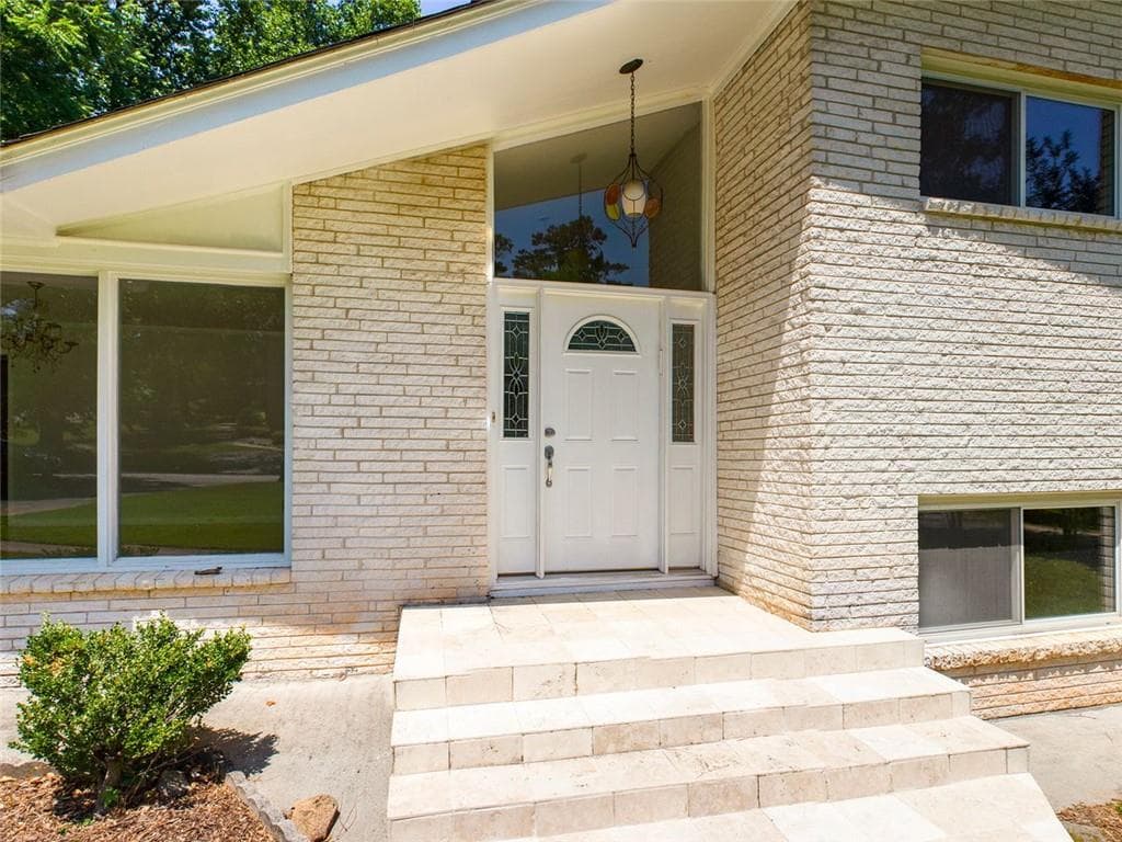 5 bedroom, 3 bathroom, 2,796 sq ft single family residence sold at 1518 HIGH HAVEN Court, Atlanta, GA 30329