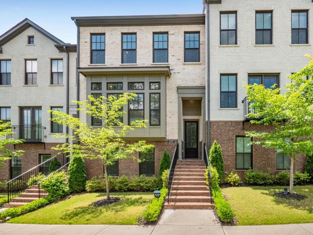 4 bedroom, 4 bathroom, 2,786 sq ft townhouse sold at 4308 Walsh Drive 47, Dunwoody, GA 30338