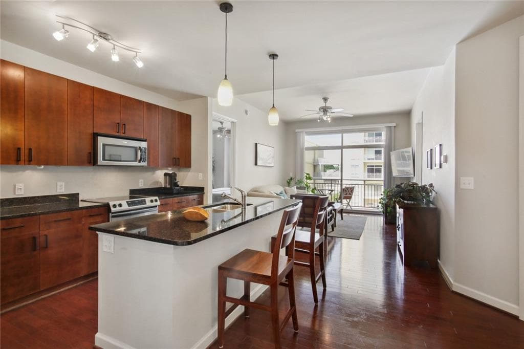 2 bedroom, 2 bathroom, 1,061 sq ft condominium sold at 711 Cosmopolitan Drive 326, Atlanta, GA 30324