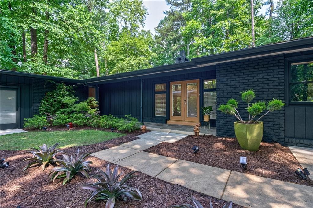 4 bedroom, 2 bathroom, 2,750 sq ft single family residence sold at 3538 Kim Court, Atlanta, GA 30340