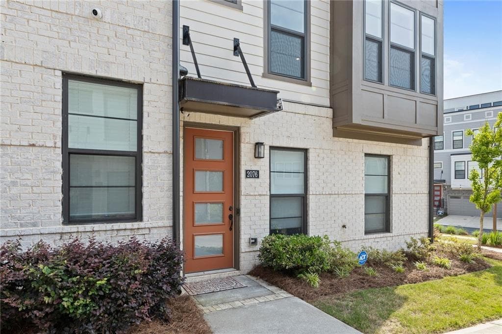 3 bedroom, 5 bathroom, 2,542 sq ft townhouse sold at 2076 HOLTZ Lane, Atlanta, GA 30318