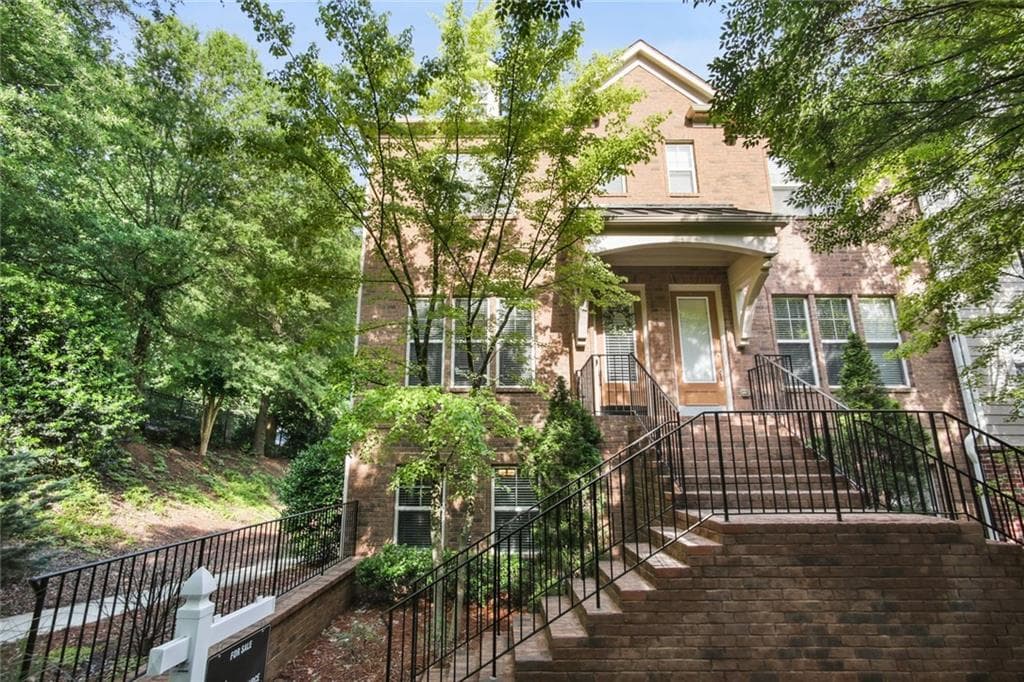 3 bedroom, 4 bathroom, 2,200 sq ft townhouse sold at 1641 Sabastian Point, Atlanta, GA 30329