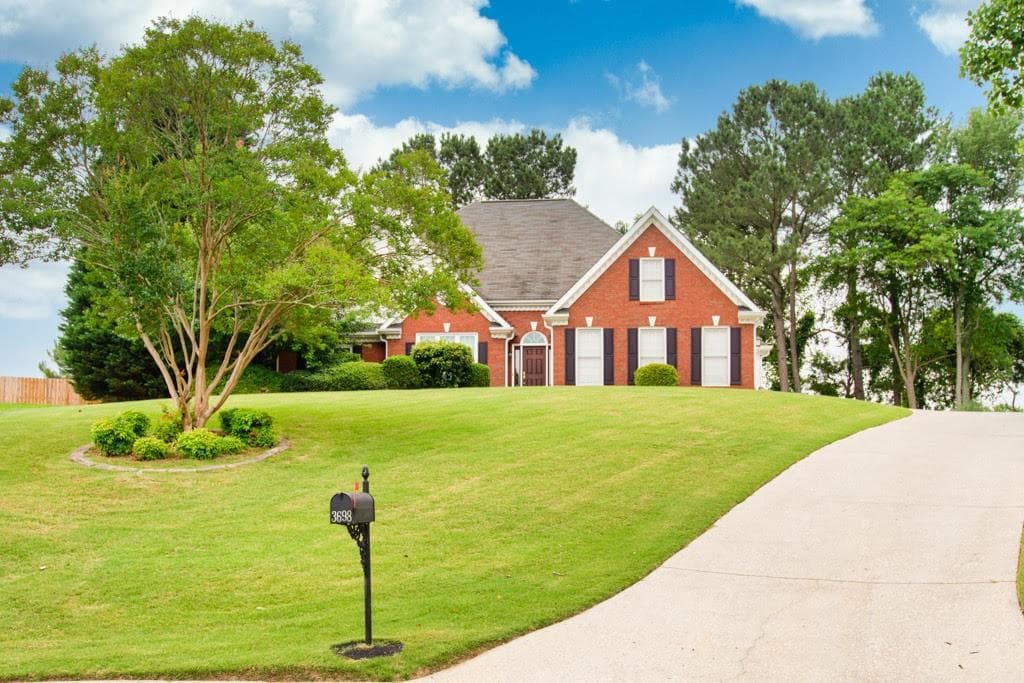 3 bedroom, 2 bathroom, 2,501 sq ft single family residence sold at 3698 Elinburg Cove Trail, Buford, GA 30519