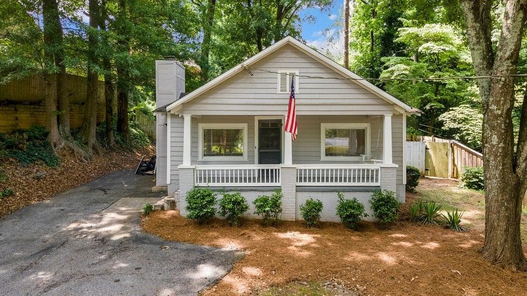 3 bedroom, 2 bathroom, 1,372 sq ft single family residence sold at 37 W Belle Isle Road, Atlanta, GA 30342