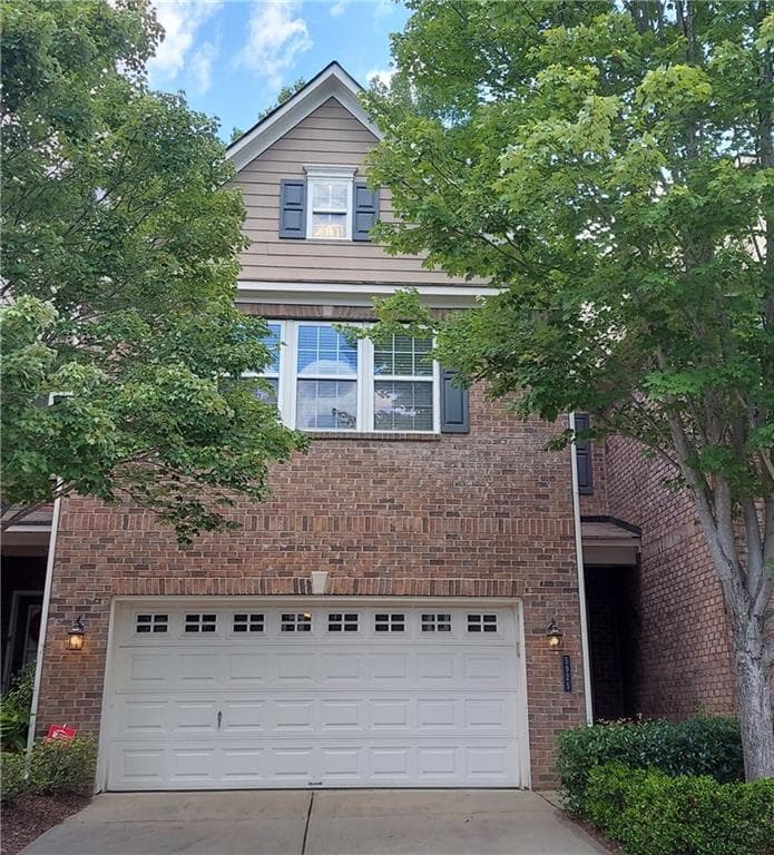 5925 Oxford Chase Circle, Peachtree Corners, GA 30092 — most recent listing photo