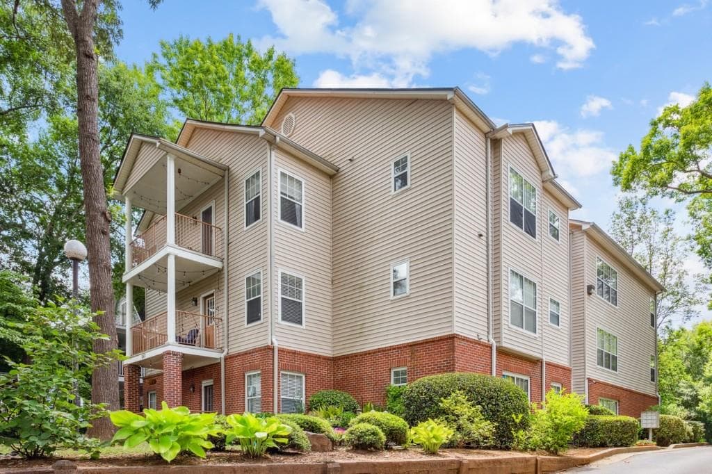 1 bedroom, 1 bathroom, 407 sq ft condominium sold at 847 Saint Charles Avenue 9, Atlanta, GA 30306