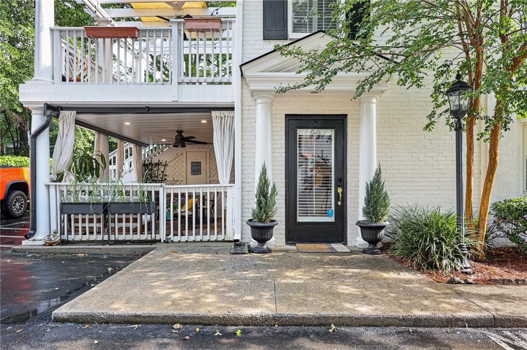 1 bedroom, 1 bathroom, 692 sq ft condominium sold at 841 Frederica Street 10, Atlanta, GA 30306