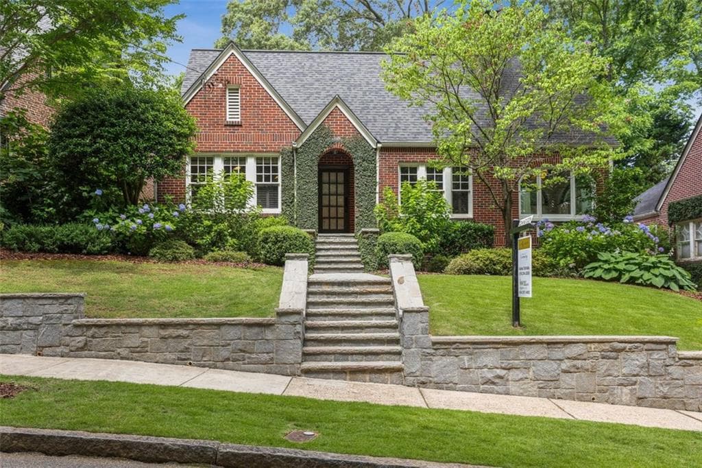 4 bedroom, 3 bathroom, 2,653 sq ft single family residence sold at 1092 ROSEWOOD Drive, Atlanta, GA 30306