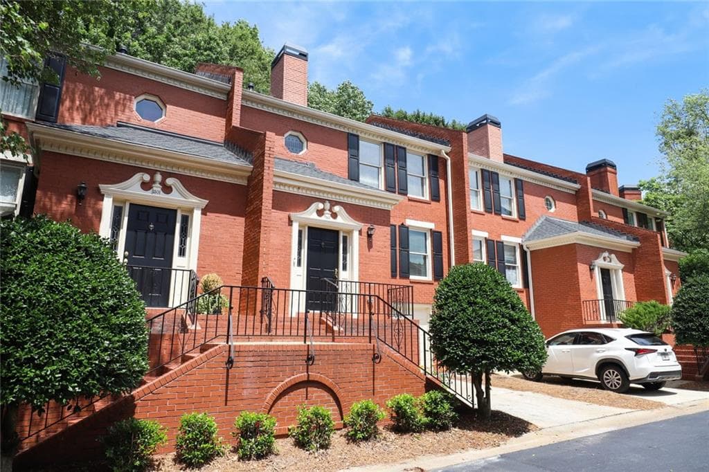 2 bedroom, 4 bathroom, 1,681 sq ft townhouse sold at 1302 DeFoors Mill Drive, Atlanta, GA 30318