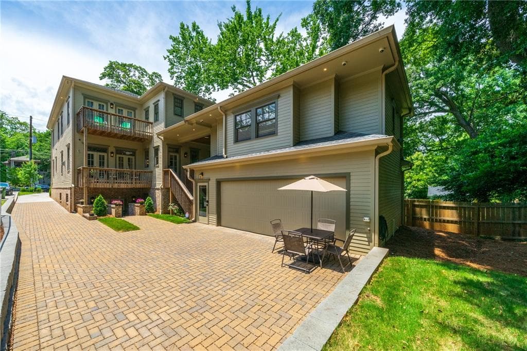 6 bedroom, 5 bathroom, 5,000 sq ft single family residence sold at 652 Lawton Street, Atlanta, GA 30310