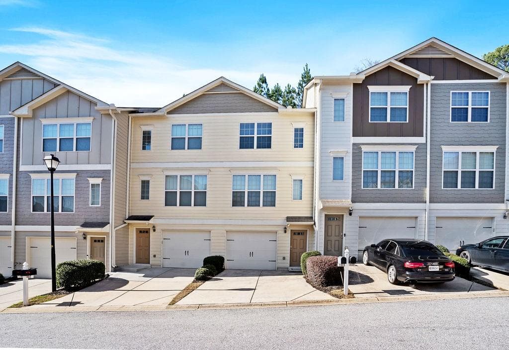 3 bedroom, 4 bathroom, 1,533 sq ft townhouse sold at 1805 Liberty Parkway, Atlanta, GA 30318
