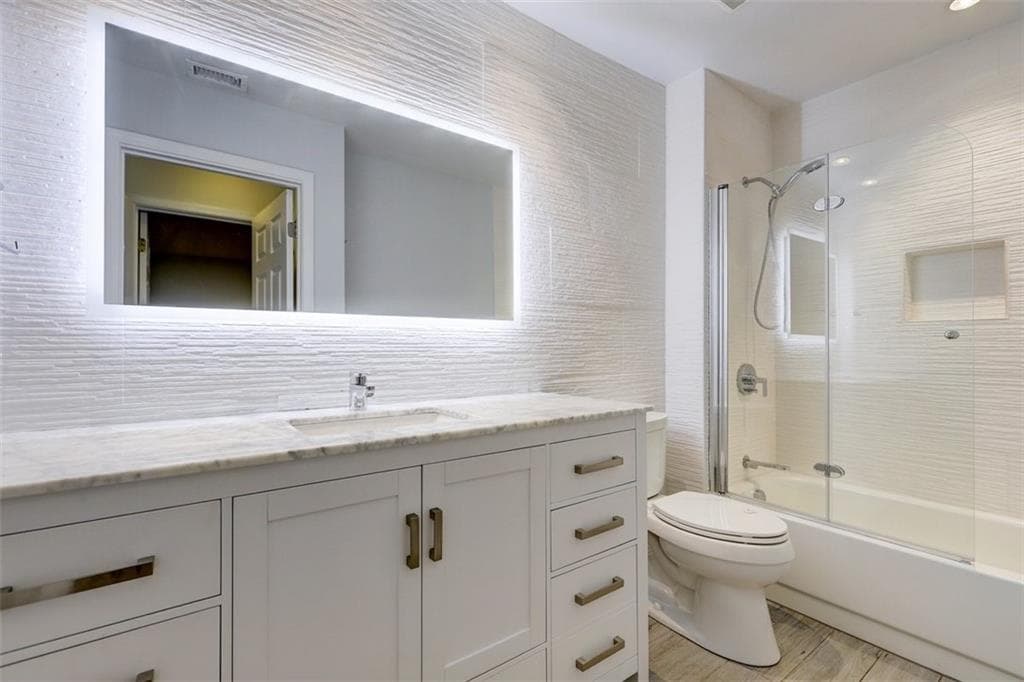 2 bedroom, 2 bathroom, 1,450 sq ft condominium sold at 28 Saint Claire Lane, Atlanta, GA 30324