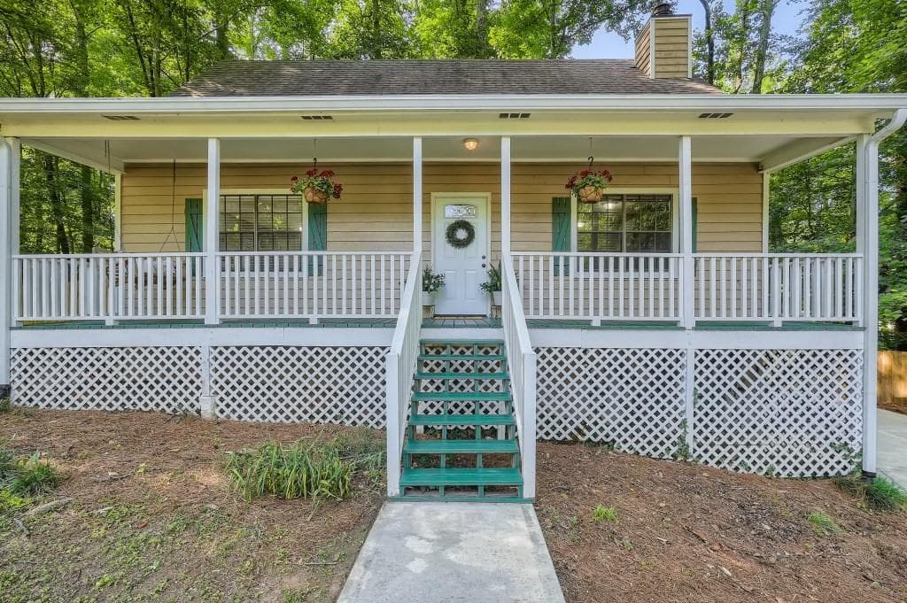 3 bedroom, 3 bathroom, 1,918 sq ft single family residence sold at 389 SAINT ALBANS Court, Mableton, GA 30126