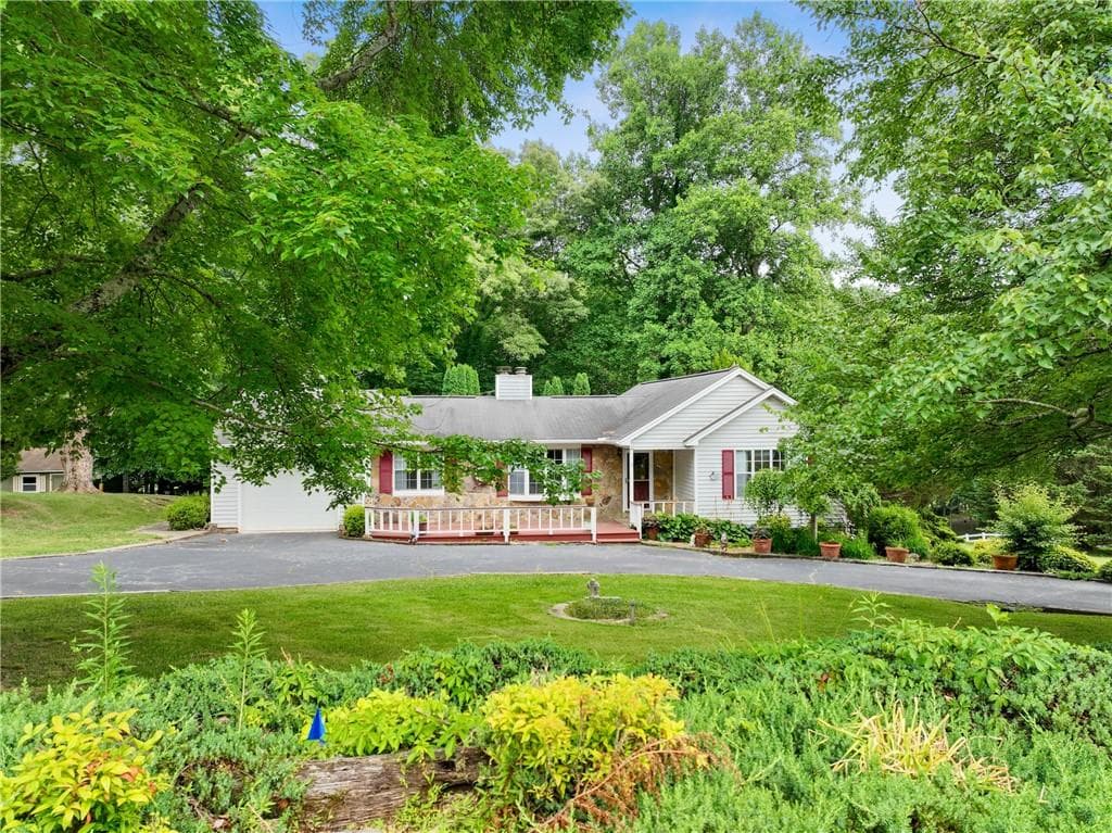 3 bedroom, 3 bathroom, 1,868 sq ft single family residence sold at 281 Coosa Valley Road, Blairsville, GA 30512