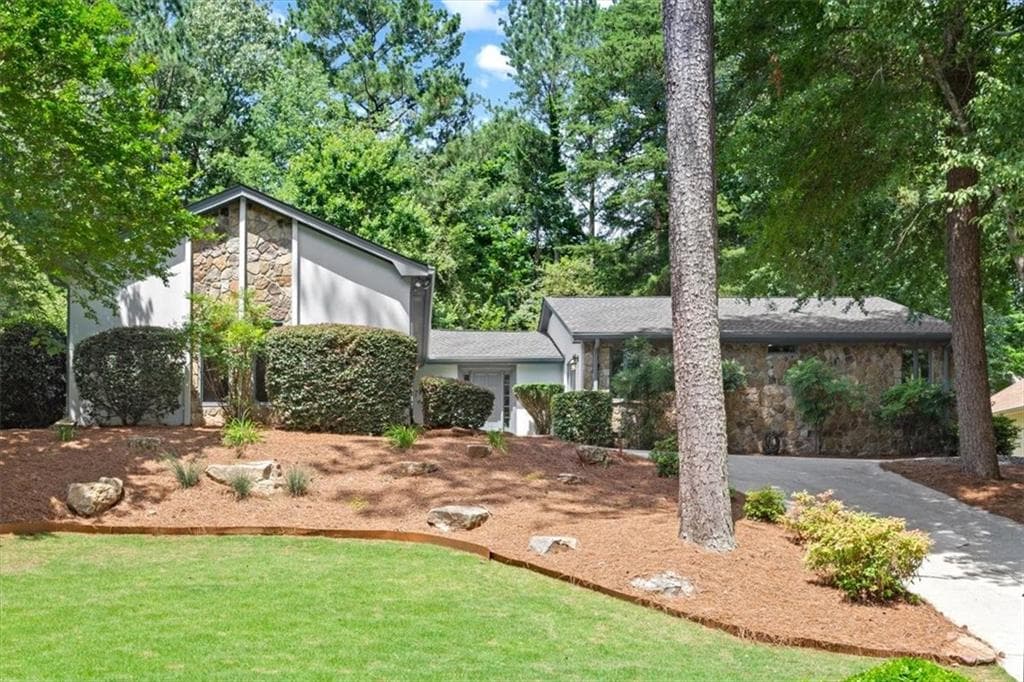 3 bedroom, 3 bathroom, 2,405 sq ft single family residence sold at 10550 Turner Road, Roswell, GA 30076