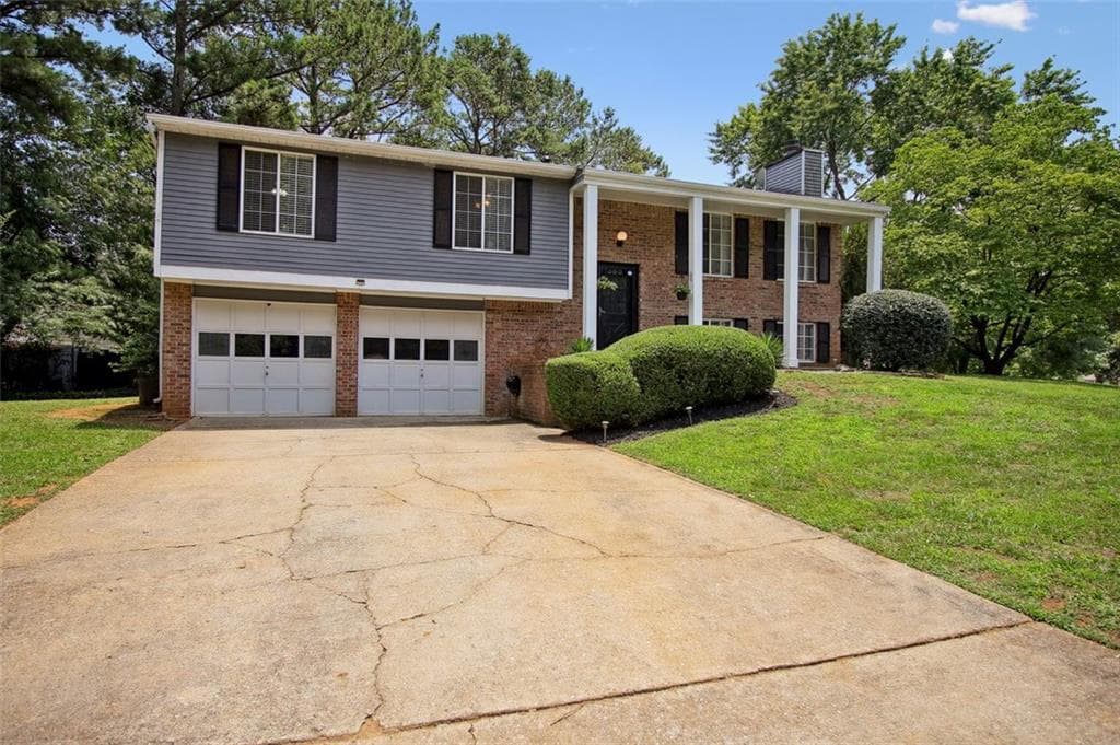 3 bedroom, 3 bathroom, 1,920 sq ft single family residence sold at 385 Liberty Trace, Roswell, GA 30076