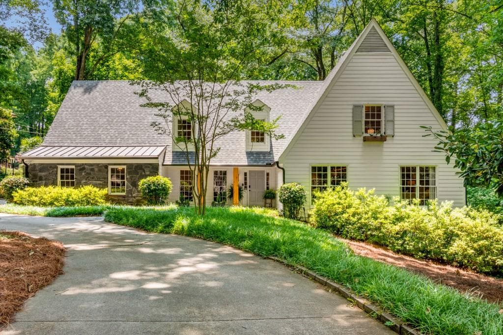 8940 Huntcliff Trace, Sandy Springs, GA 30350 — most recent listing photo