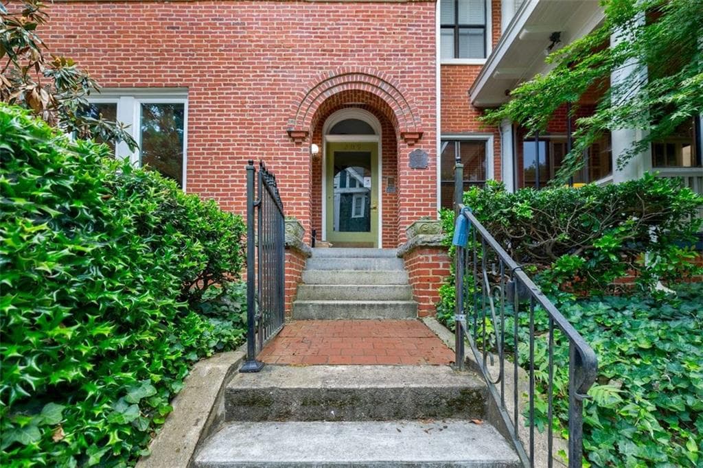 2 bedroom, 2 bathroom, 1,517 sq ft condominium sold at 209 3RD Street 1, Atlanta, GA 30308