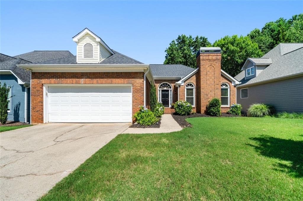 135 GLEN HOLLY Drive, Roswell, GA 30076 — most recent listing photo