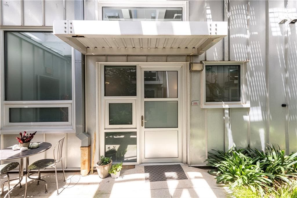 1 bedroom, 1 bathroom, 960 sq ft condominium sold at 1661 La France Street 101, Atlanta, GA 30307