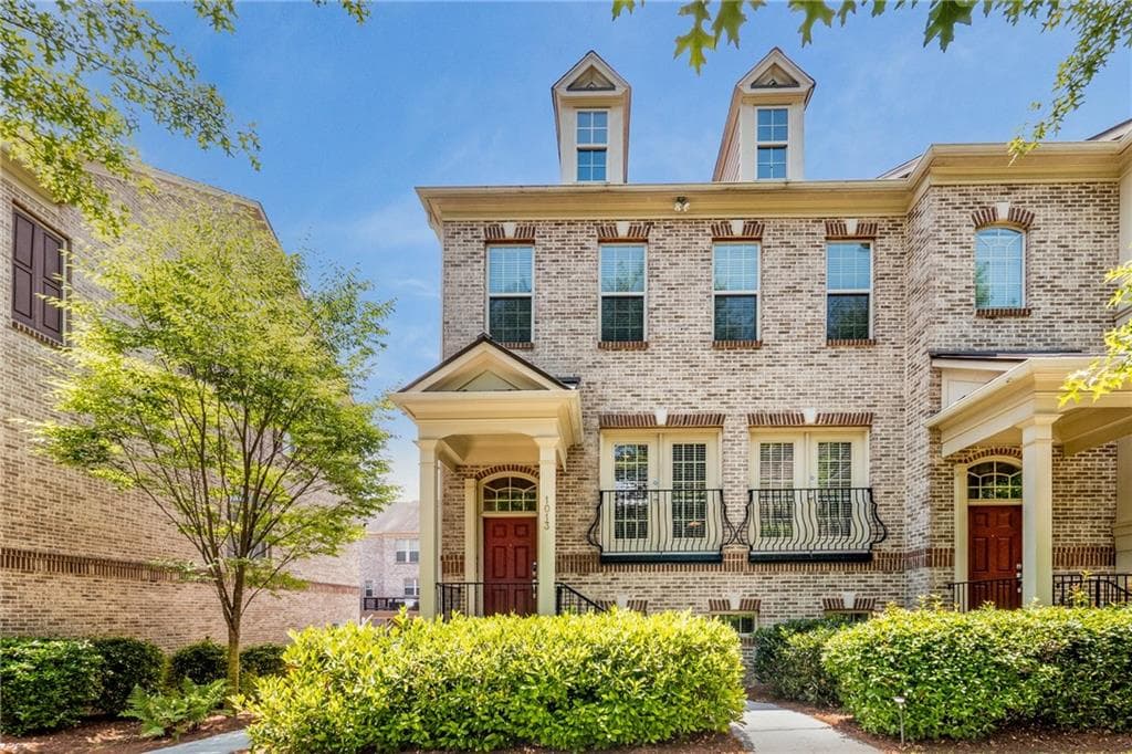 4 bedroom, 4 bathroom, 2,280 sq ft townhouse sold at 1013 E Paces Lane, Atlanta, GA 30326