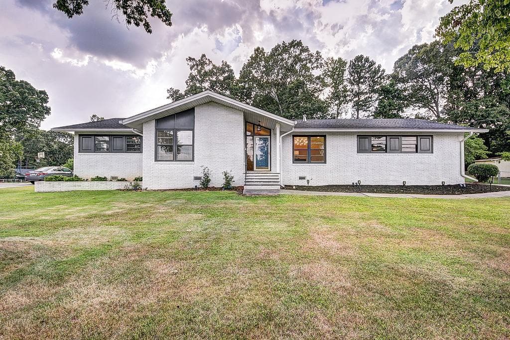 3954 Manson Avenue, Smyrna, GA 30082 — most recent listing photo