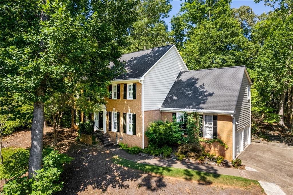 4 bedroom, 3 bathroom, 2,844 sq ft single family residence sold at 130 Inverness Approach, Roswell, GA 30075