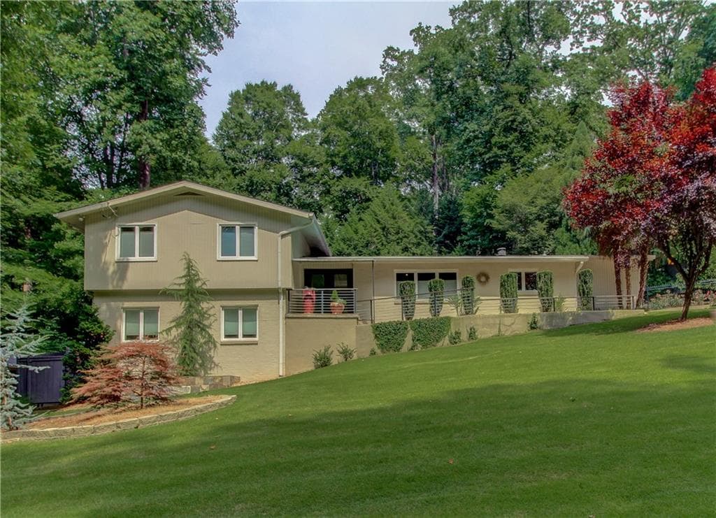 4 bedroom, 3 bathroom, 3,100 sq ft single family residence sold at 993 Vistavia Circle, Decatur, GA 30033