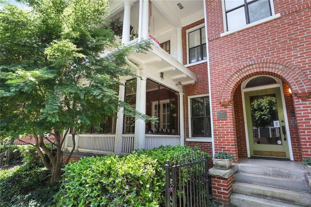 2 bedroom, 2 bathroom, 1,474 sq ft condominium sold at 205 3rd Street 6, Atlanta, GA 30308