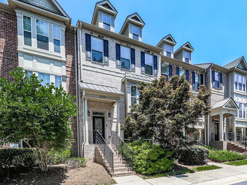 3 bedroom, 4 bathroom, 2,614 sq ft townhouse sold at 3386 Vintage Circle 8, Smyrna, GA 30080