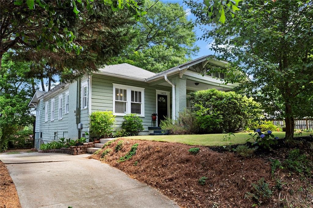 2 bedroom, 2 bathroom, 1,555 sq ft single family residence sold at 1422 Memorial Drive, Atlanta, GA 30317