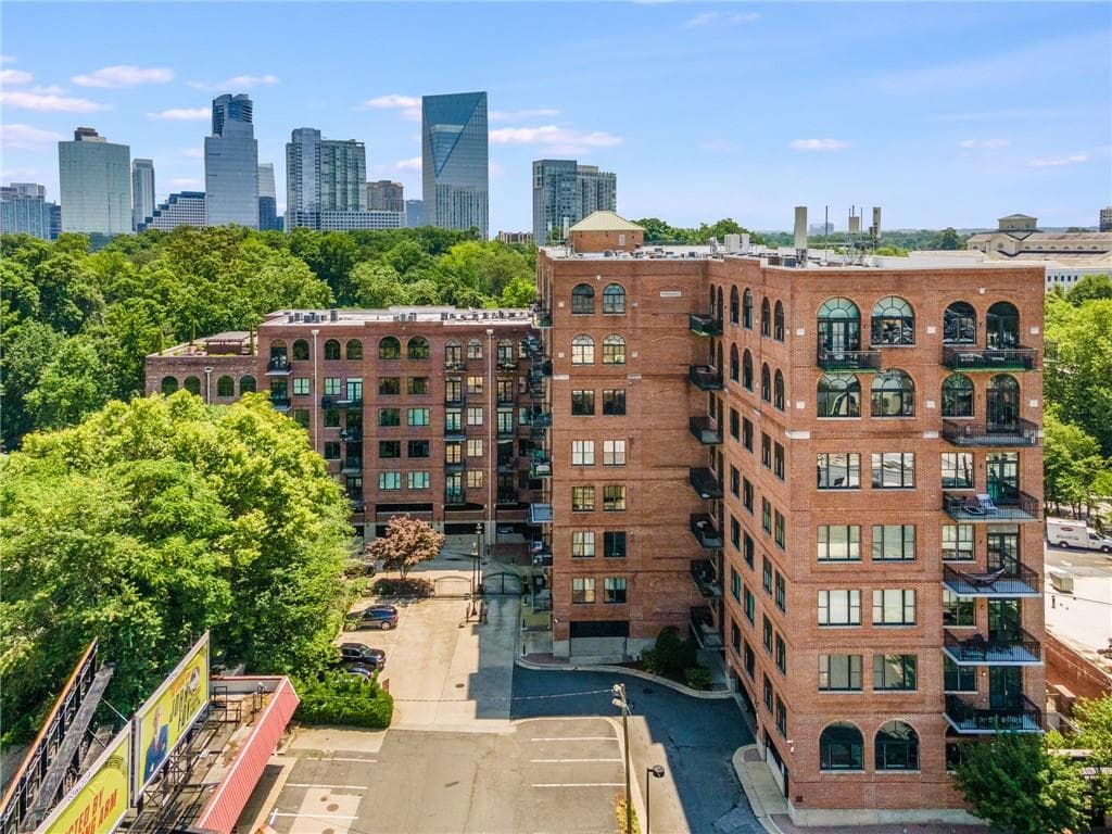 2 bedroom, 2 bathroom, 1,360 sq ft condominium sold at 3235 Roswell Road 704, Atlanta, GA 30305
