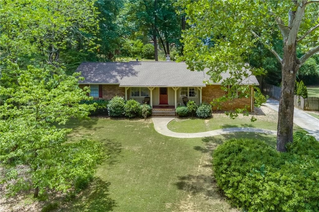 3 bedroom, 2 bathroom, 1,814 sq ft single family residence sold at 180 Thompson Place, Roswell, GA 30075