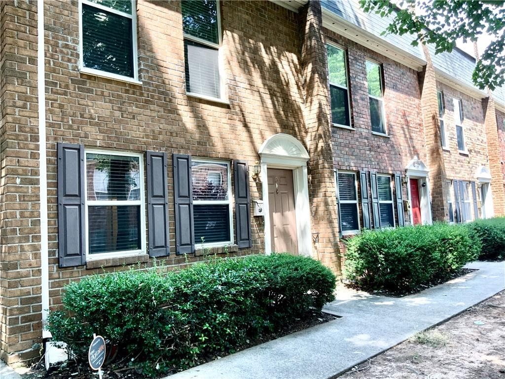 2 bedroom, 3 bathroom, 1,326 sq ft townhouse sold at 165 N River Drive D, Sandy Springs, GA 30350