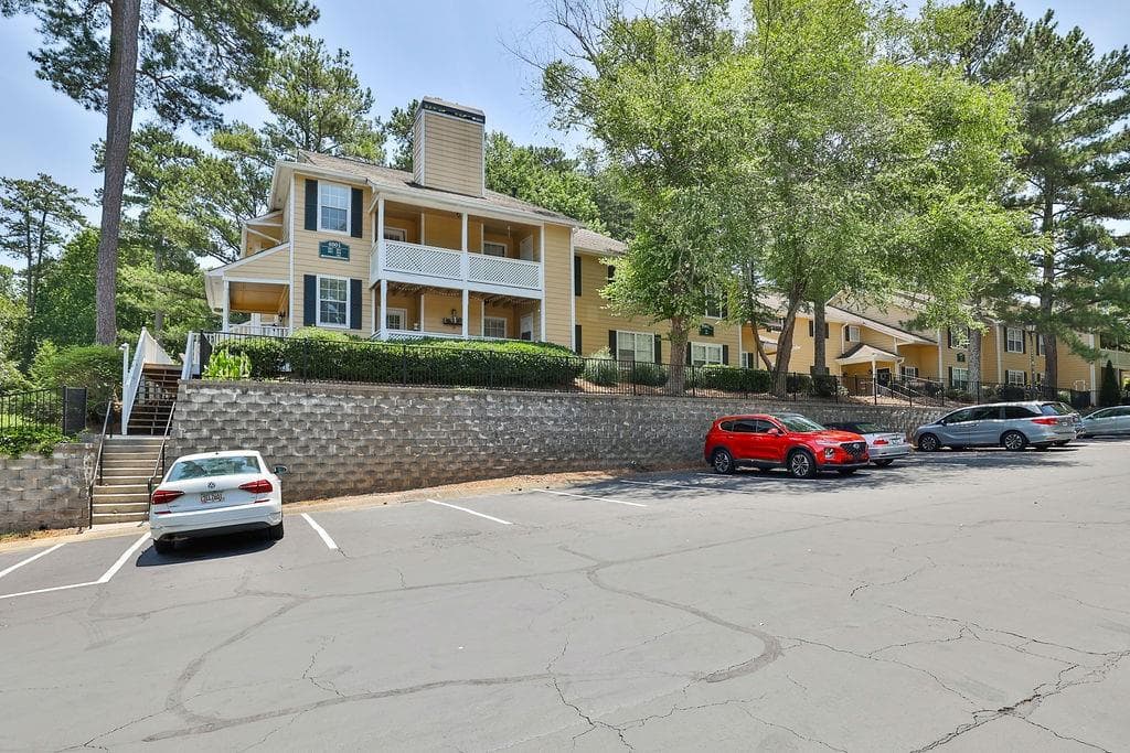 4001 Riverlook Parkway 201, Marietta, GA 30067 — most recent listing photo