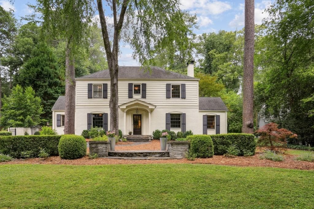 4 bedroom, 4 bathroom, 3,914 sq ft single family residence sold at 641 Peachtree Battle Avenue, Atlanta, GA 30327