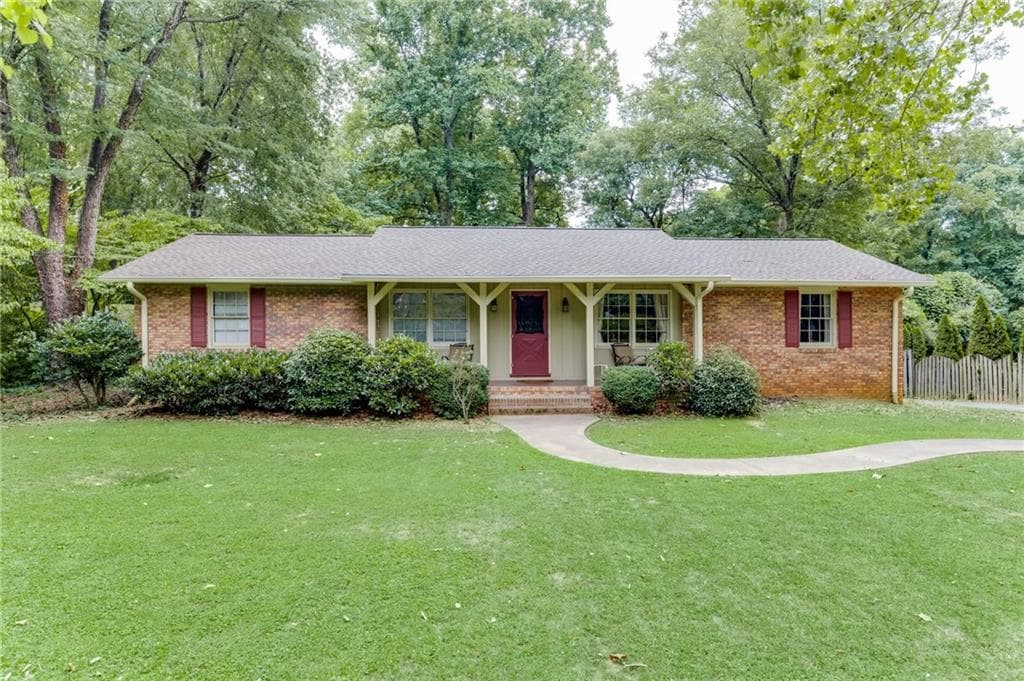 3 bedroom, 2 bathroom single family residence sold at 180 Thompson Place, Roswell, GA 30075